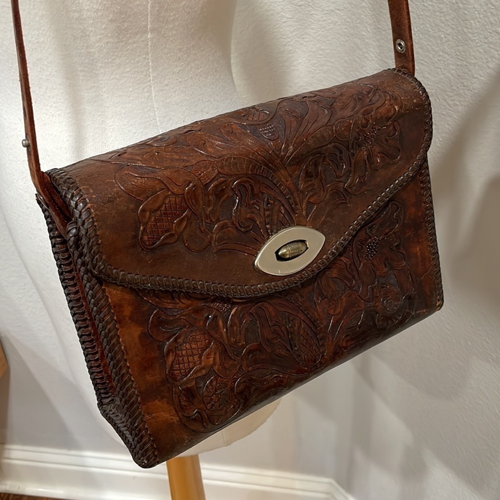 Vintage hand‎ tooled leather shoulder bag purse